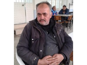 Çift sürdüğü traktörün altında can verdi