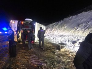 Sivas’ta otobüs devrildi: 3’ü ağır çok sayıda yaralı