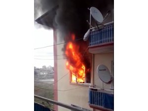 Malatya’da bir evde sabah saatlerinde yaşanan doğalgaz patlamasında 1 kişi öldü, 3 kişi yaralandı.