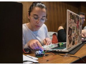 Türk Telekom kadınları dijital yarınlara hazırlıyor