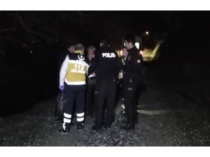 Dere yatağına yuvarlanan adamın yardımına ekipler koştu
