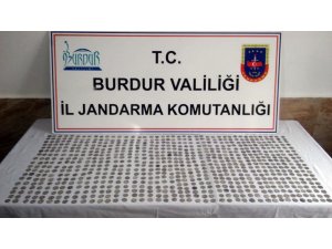 Tarihi sikkeleri satamadan jandarmaya yakalandılar