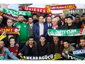 Yüzlerce taraftar Eren ve Mert için toplandı