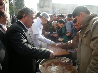Ereğli'de ak parti'den aşure dağıtımı