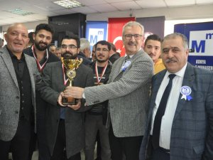Şampiyon Muhasebeciler kupasını aldı