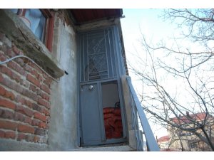 Güpegündüz pes dedirten olay: Evi talan ettiler