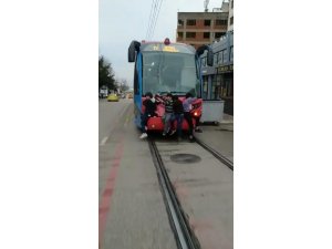 Bursa’da tehlikeli yolculuk
