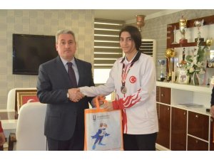 Şampiyon Taekwondoculara ödül