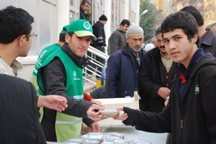 Eğitim Bir-Sen Ereğli şubesi aşure dağıttı