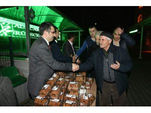 Başkan Adayı Yılmaz, kandil simidi dağıttı
