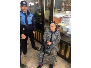 Semt pazarında hırsızlık yapan kadını zabıta yakaladı