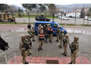 Batman'da fünyeyle patlatılan bomba yüklü araçla ilgili 2 zanlı tutuklandı