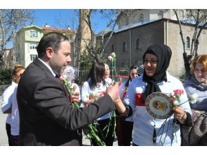 Kadınlar Gününde sahaya çıkıp şampiyonluk için ter döktüler