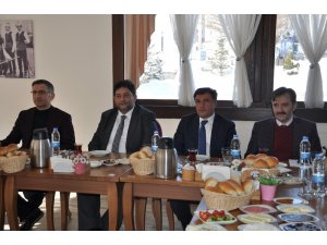 İş dünyasının öncü isimleri kahvaltılı toplantıda bir araya geldi