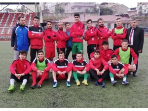 Liderin rakibi maça gelmedi