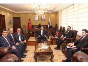 Hamza Yerlikaya, Mersin’de gençlerle buluştu
