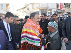 Afyonkarahisar’ın Hocalar ilçesinde AK Parti seçim bürosu açıldı