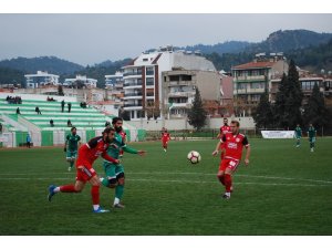 Salihli Belediyespor evinde kazanmak istiyor