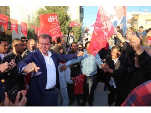 Seçer, Romanlarla bir araya geldi