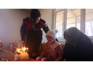 Yunus polislerinden kanser çocuğa duygulandıran hareket