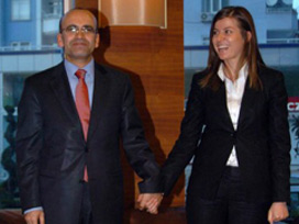 Bakan Şimşek nişanlısıyla el ele