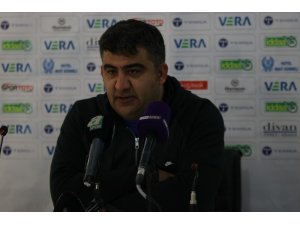 Ümit Özat: "Önümüzdeki maç ve puanların hepsine talibiz"