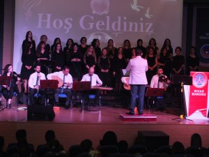 Sivas'ta Türk Müziği Korosu konser verdi