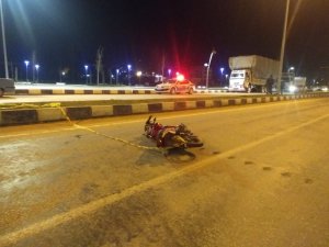 Motosikletten yola savrulan çocuk hayatını kaybetti