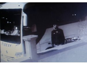 Uyuşturucu almak için araçlardan akü çalmış