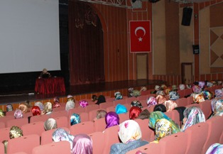 Aile eğitim seminerleri başladı