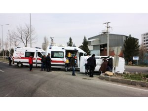 Diyarbakır’da otomobil takla attı: 4 yaralı