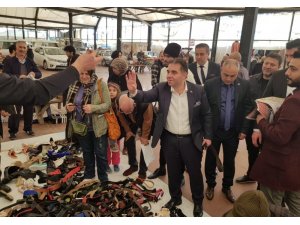 AK Parti’li belediye başkan adayı Ulusoy’dan engelli esnafa akülü sandalye yardımı