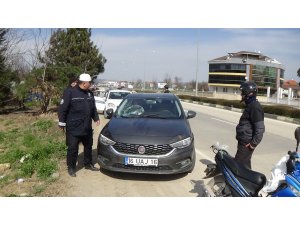 Otomobil altında kalan yaşlı adam ağır yaralandı