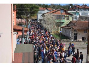 Çaylı’dan miting havasında mahalle gezisi