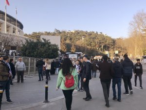 Beşiktaş taraftarlarından maça yoğun ilgi