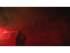Isparta’daki solucan gübresi üretim tesisinde büyük yangın