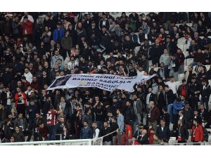 Beşiktaş tribünlerinden Ankaragücü’ne destek