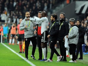Kartal hocasını arıyor