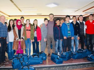 Sporculara malzeme dağıtıldı