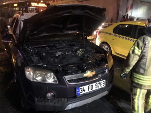 Mecidiyeköy’de lüks cip alev alev yandı
