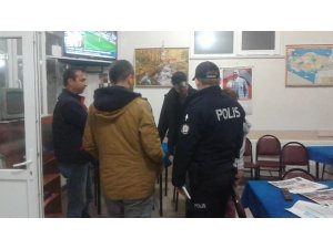 Kahvehanede çay içerken sopalı saldırıya uğradı