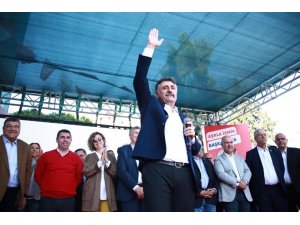 Bayraklı’da miting gibi açılış