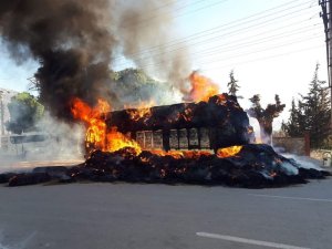 Taraftarların sevinci kamyonu alev alev yaktı