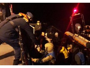Lastik botta 32 Afgan kaçak yakalandı