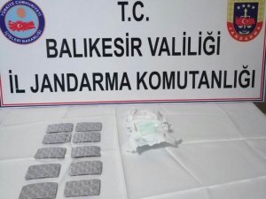 Uyuşturucuyu bebek bezine sakladılar