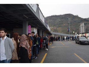 Maç için değil kariyer için kuyruğa girdiler