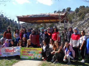Doğaseverler Beyşehir'de kadınlar için doğa yürüyüşü gerçekleştirdi