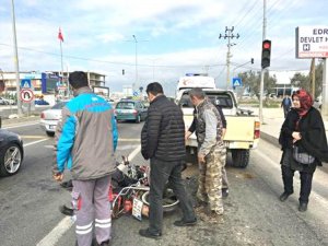 Motosikletiyle kamyonete çarpan sürücü hayatını kaybetti