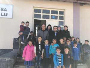 Kardeş okul projesinde öğrencilere hediyeler verildi