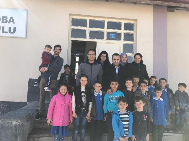 Kardeş okul projesinde öğrencilere hediyeler verildi